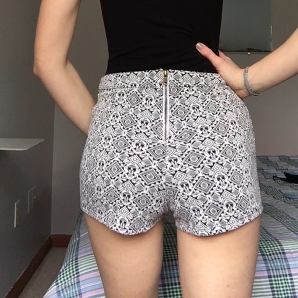 Printed soft shorts - Picture 2 of 5